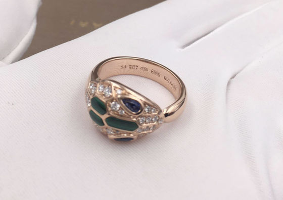 Голубой сапфир наблюдает 0,21 кольца с бриллиантом золота карата 18K с малахитом