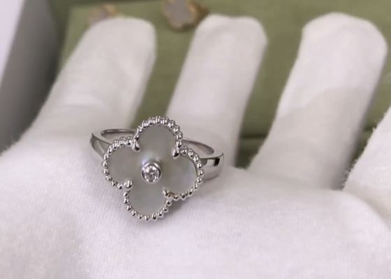 Романтичный ПРОТИВ обручального кольца белого золота карата диаманта 18 для невесты